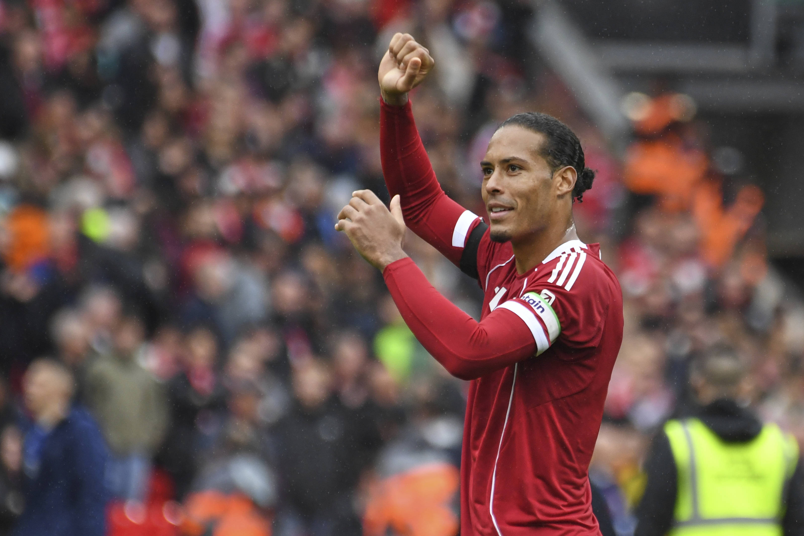 利物浦主场惊险获胜，英超争冠形势激烈