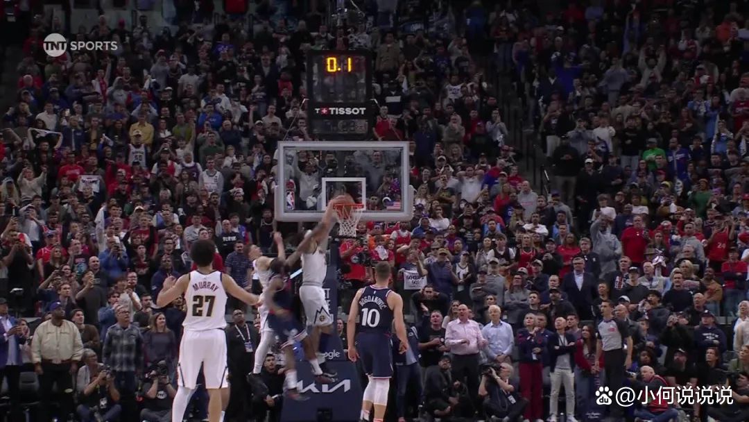 篮球比赛惊现压哨绝杀，主场球迷疯狂欢呼